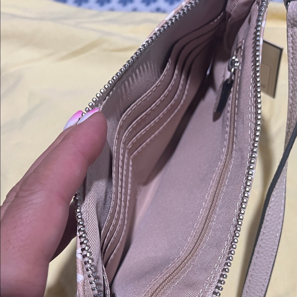 Dana Buchman White and Green Geometric Wristlet - Picture 3 of 3